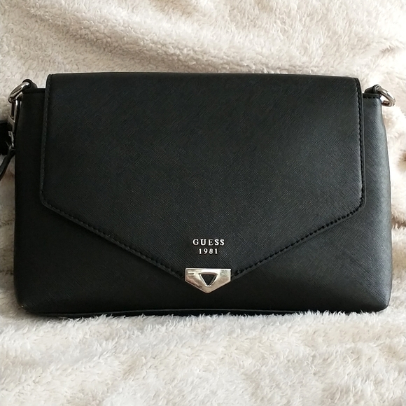 Guess Handbags - ☀️Guess Black Purse